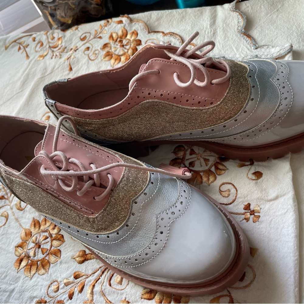 Source Unknown Women's Oxford Shoes in Pink, Gold, and Gray